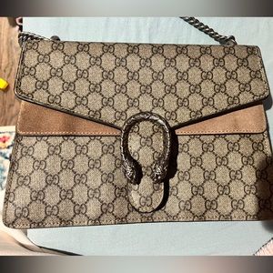 GUCCI GG Supreme Monogram Medium Dionysus Shoulder Bag Taupe